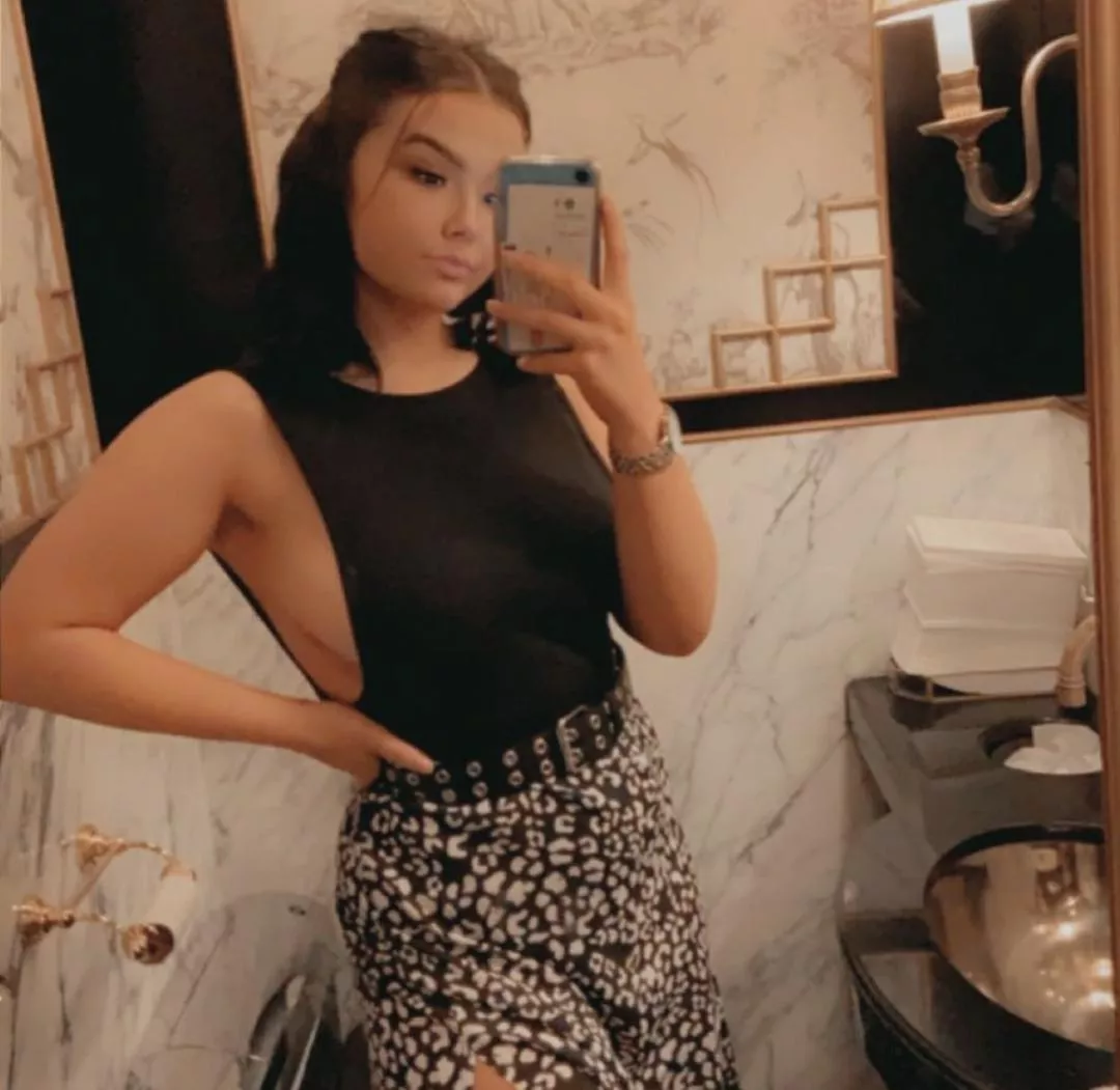 side boob tease 🥵 posted by Excellent_Yogurt_925