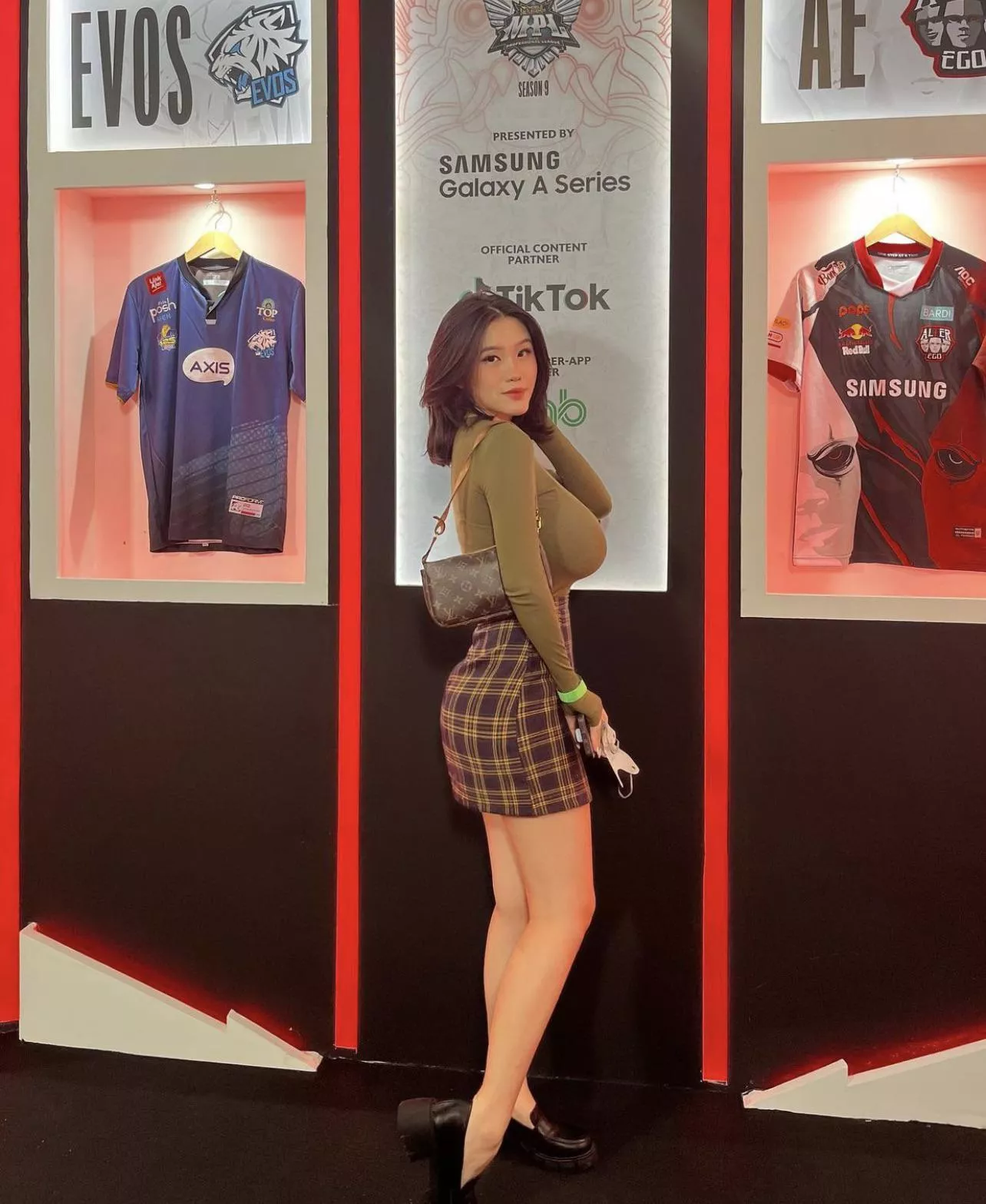 Side view posted by freelancepackage