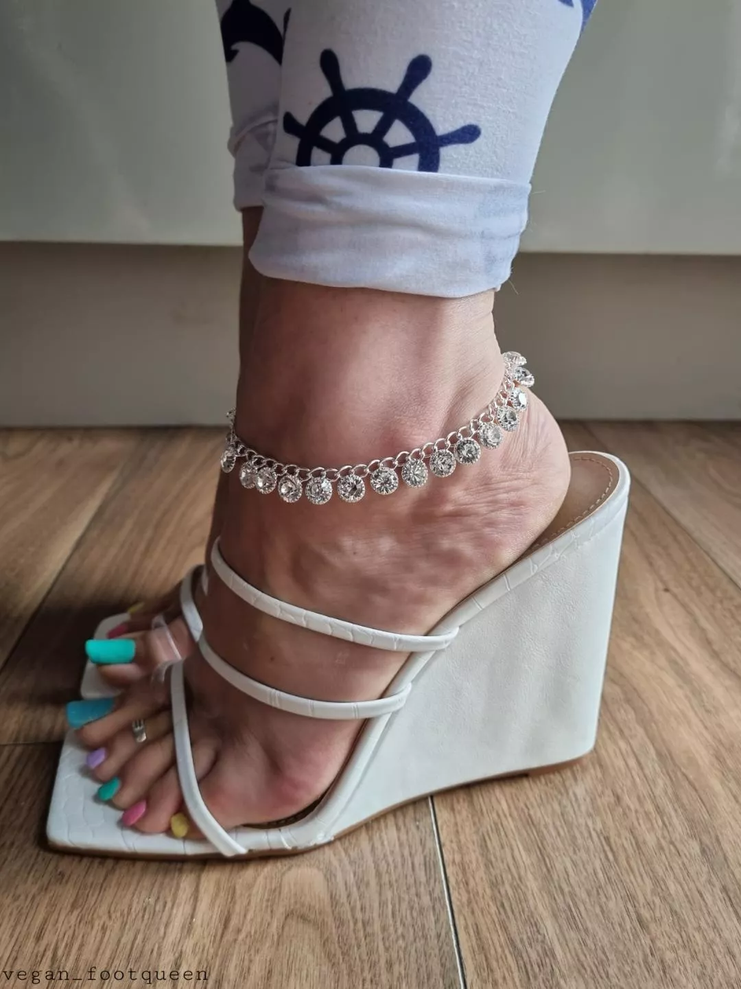 Side view profile on POINT! posted by Veganfootqueen