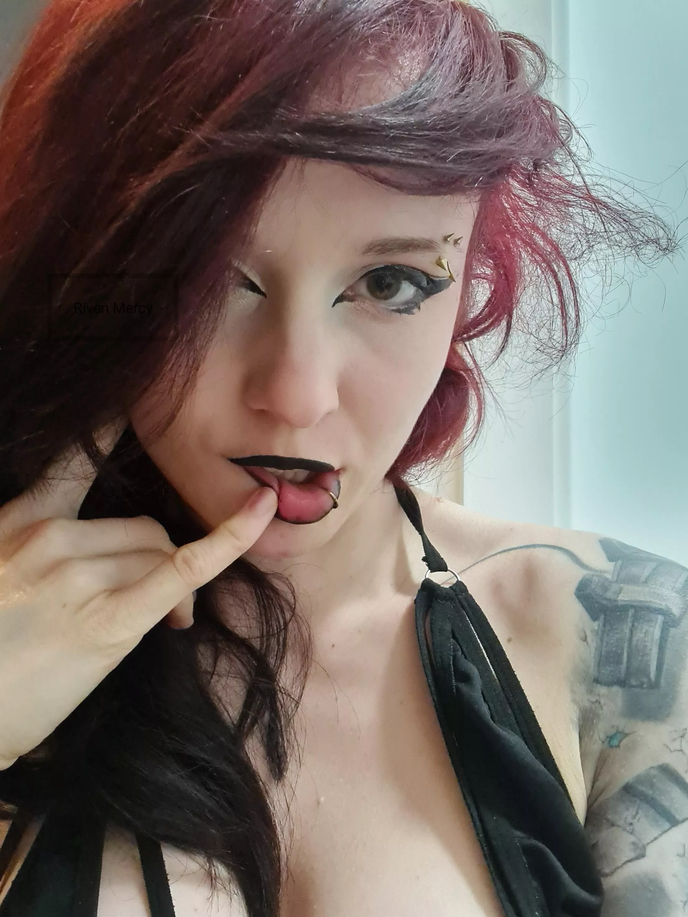 Signs of a well used mouth posted by Rivens_Mercy