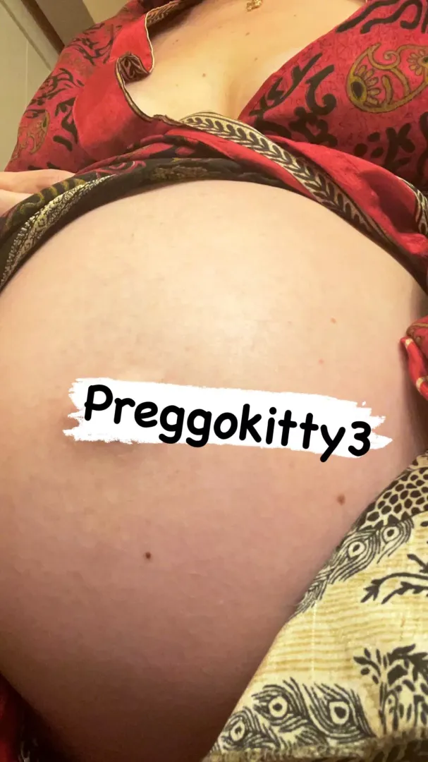 Silky belly, silky pussy😝 36 weeks with my 3rd by Preggokitty3