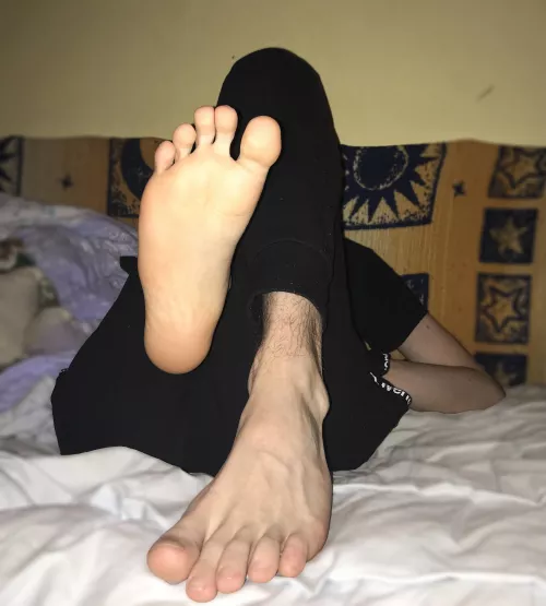 Since my toes close up shot I posted here was well received, thought I’d give you guys more. Don’t be quiet say something 😛 by onlycreek