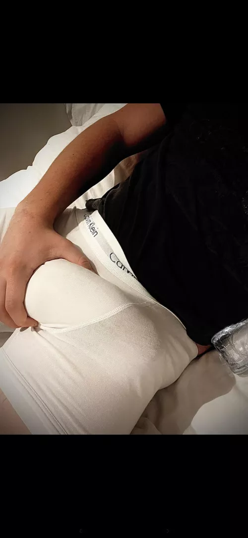 Since people don’t believe I’m soft in my last photo bulge photo. This is how much I bulge when I’m hard lol clearly there’s a big difference. by hct444