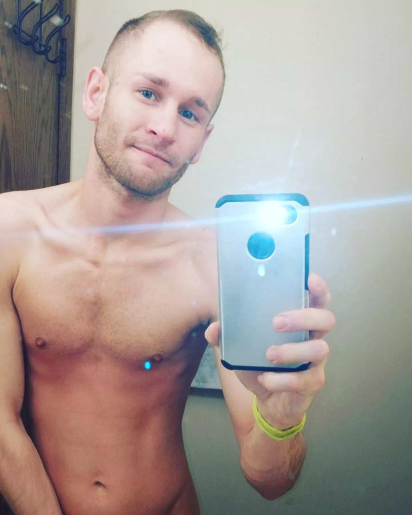 [single (28) male] from Fargo, ND hmu posted by PerformanceMuch2726