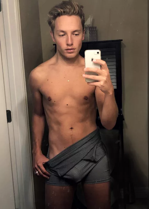 Singlet bulge. by PornBoy1111