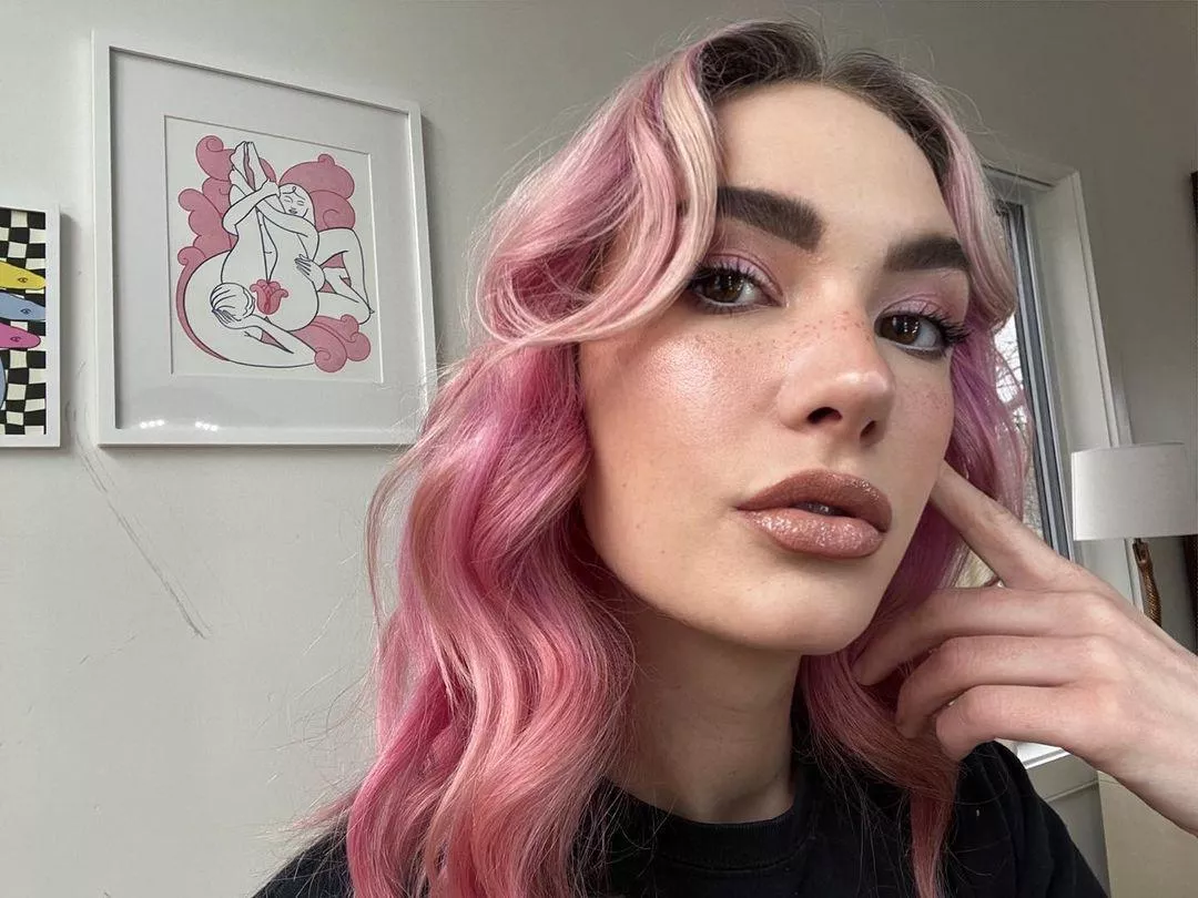 Siri Dahl (@therealsiri.ps) [Instagram] posted by Maxwell-95