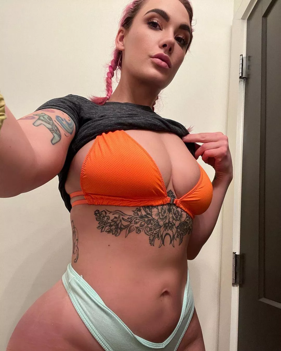 Siri Dahl (@therealsiri.ps) [Instagram] posted by Maxwell-95