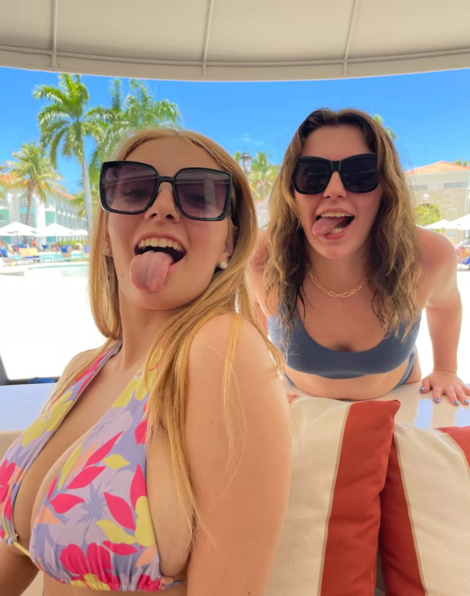 Sis and I got very different genes posted by thetwinnpeeks