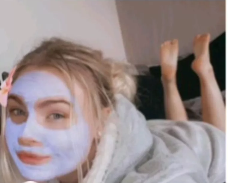 sister in the pose 👣 posted by Unable-Truth417