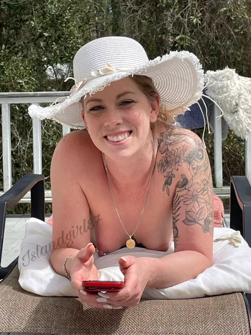 Sitting here checking your messages by Island87girl