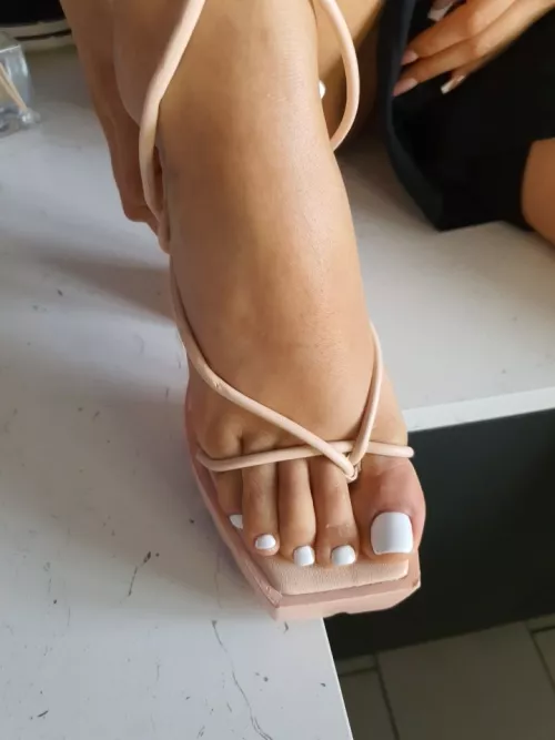 size 3 latina feet by Buuxx96