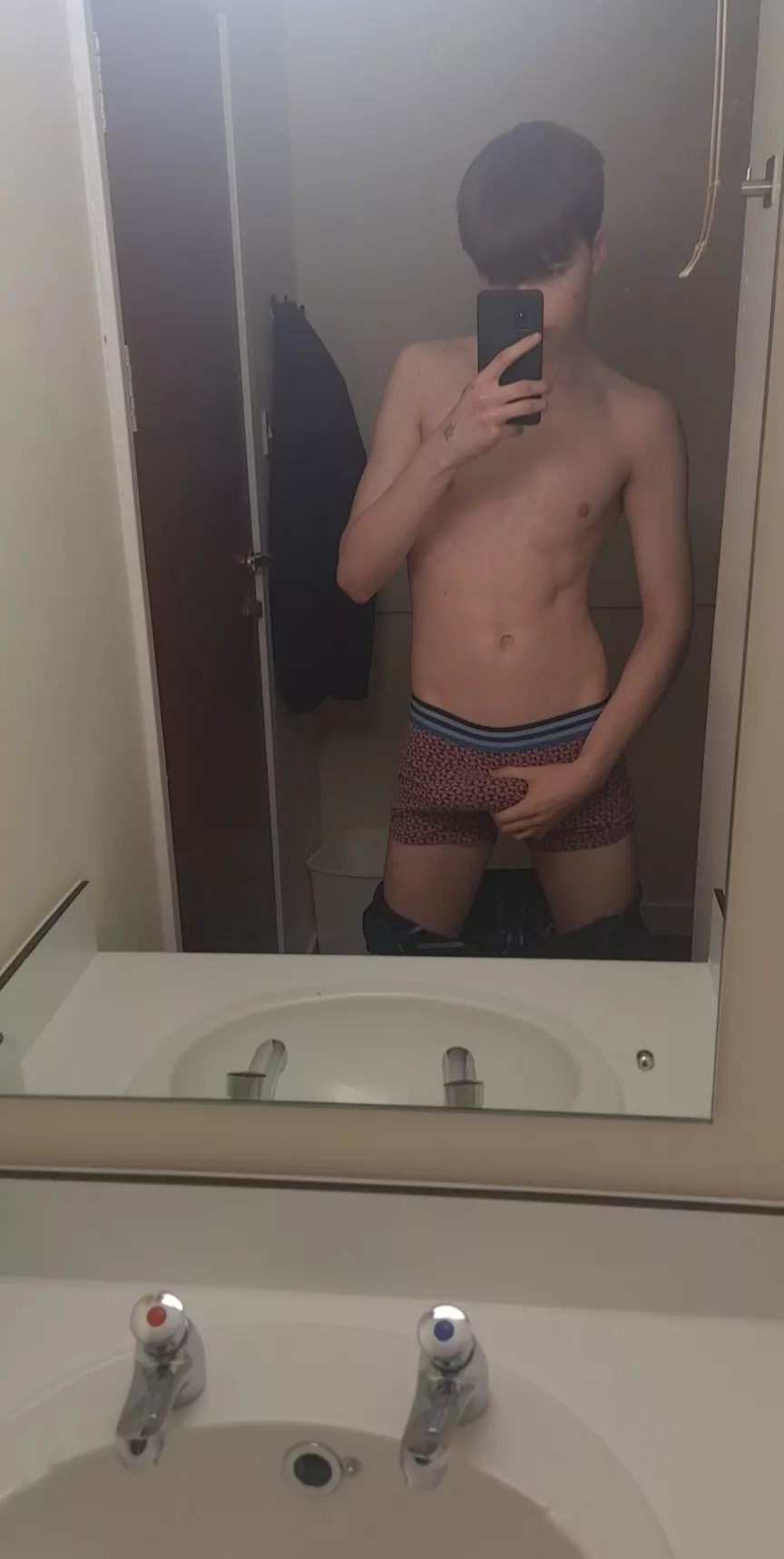 skinny, smooth and hung posted by rowanfindlay123
