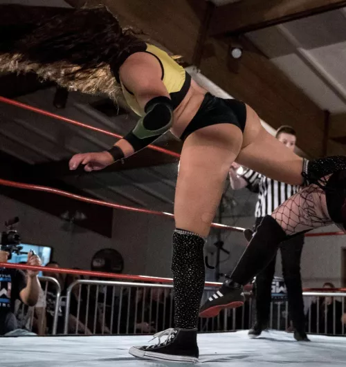 Sky’s ass is so flawless 🤤 by iFap2baddiezz2