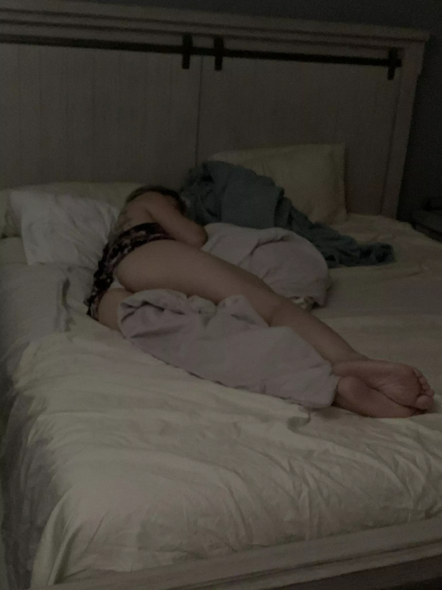 🛌 😴 sleeping 💤 posted by PeepOnMeHere