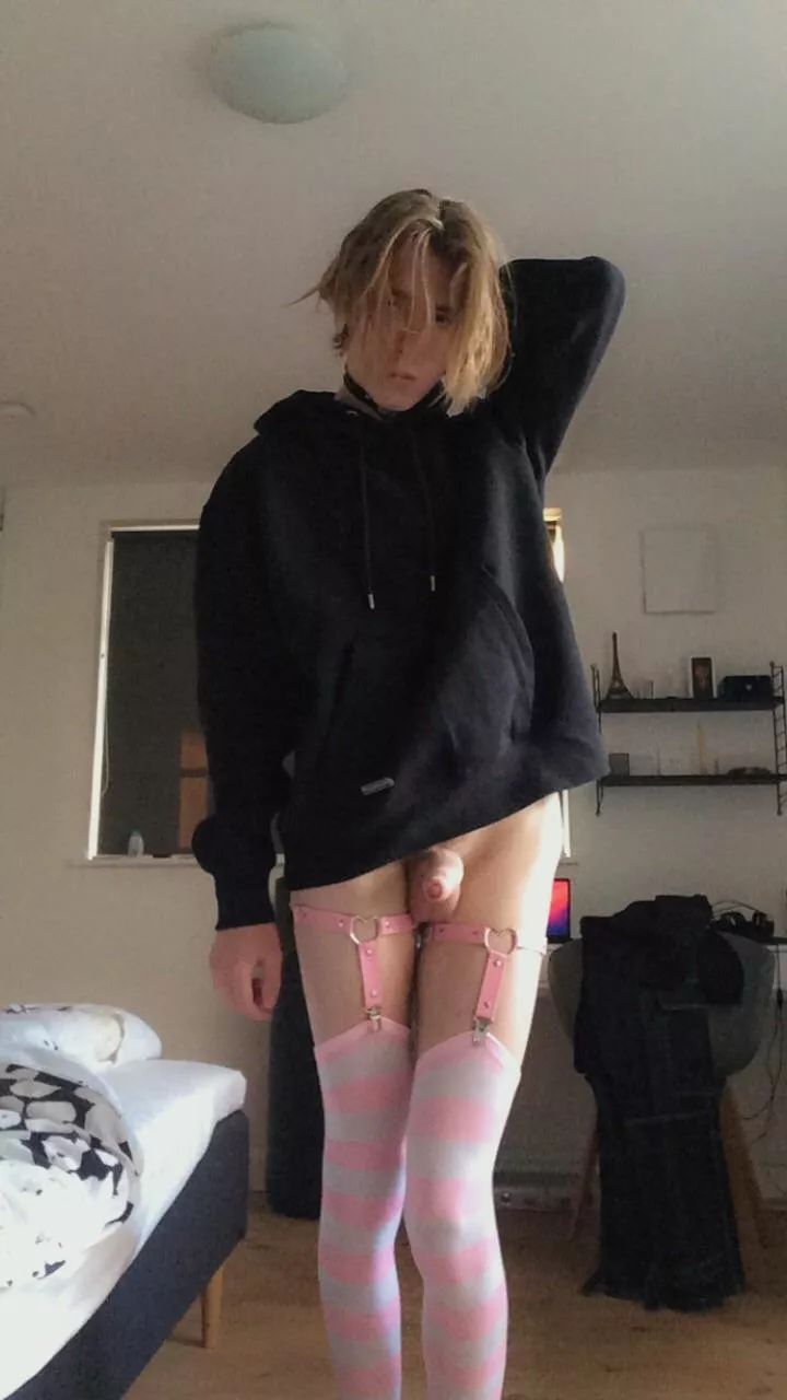 Sleepy but horny posted by felixfboy