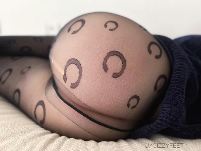 Sleepy butt 😴 by gizzyfeet