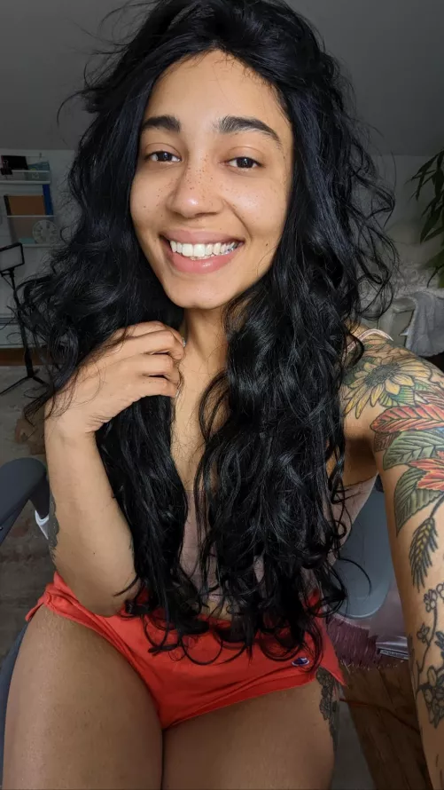 Sleepy smile by TarooRooot