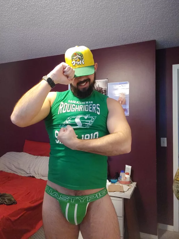 Sleeveless Sunday posted by KnottyBruin