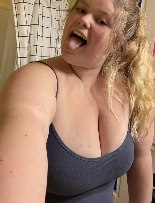 Slide it in my mouth 😝 by kitten440