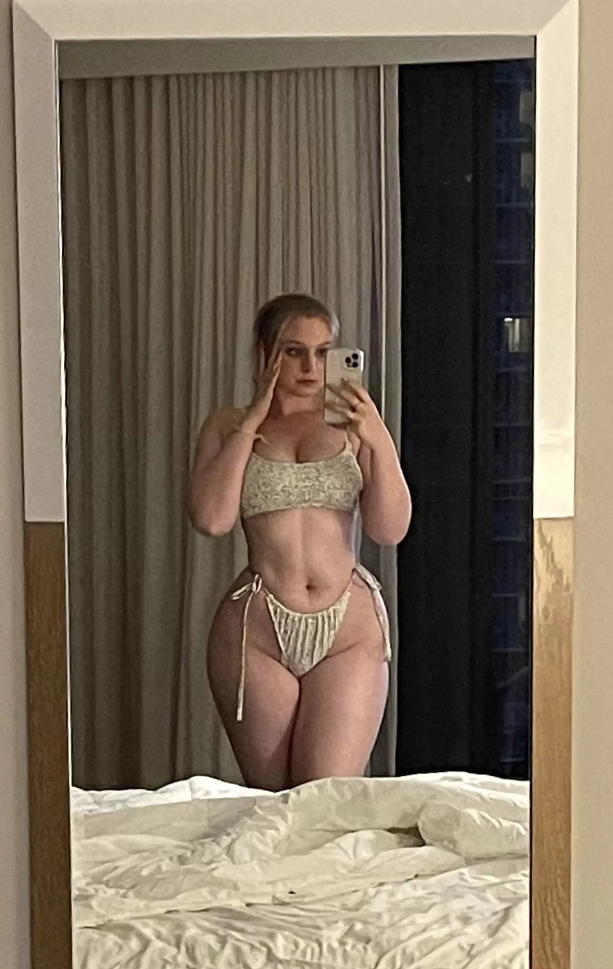 Slim thick🔥 posted by b00blover00