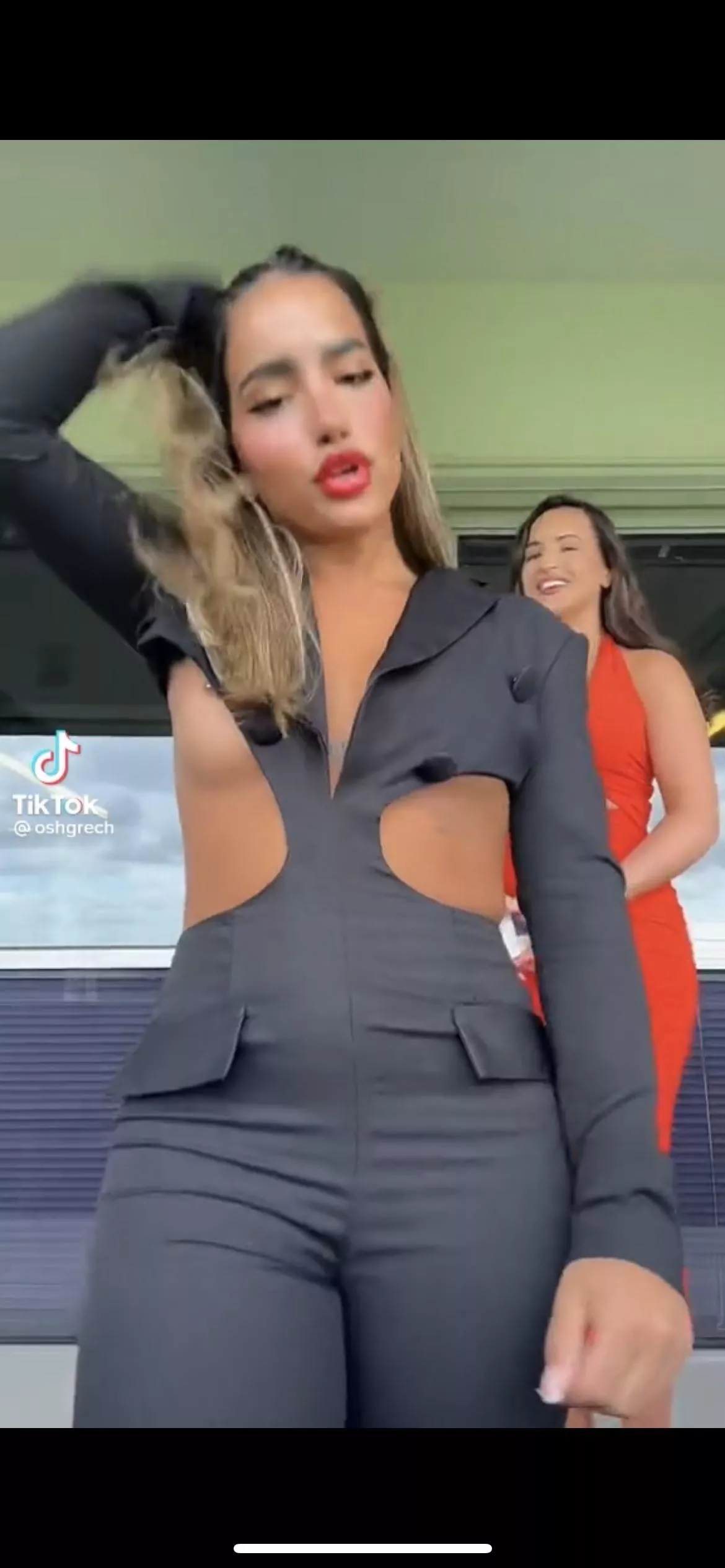 .slip https://vm.tiktok.com/ZMNd1rKtt/?k=1 posted by ksi-is-5foot11