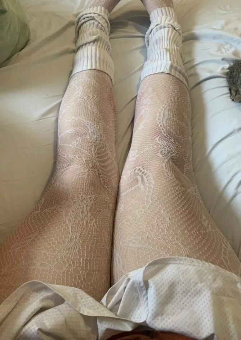 slip ur hand up my skirt <33 posted by ellabell221