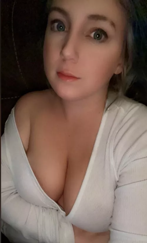 Slipping off by ghiblikittenn