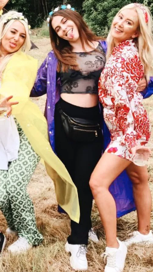 Slipping out in the field by sexycheesecake