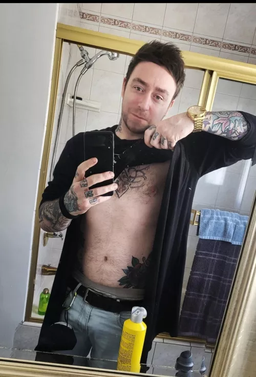 Slowly getting more comfortable showing myself by chrissaintof