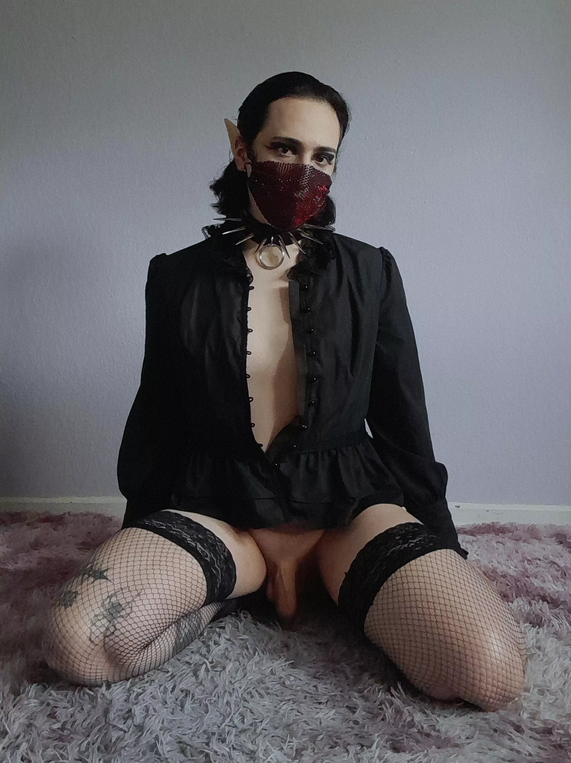 slutty elf with dark magic 🖤💀 posted by JuicyTrap