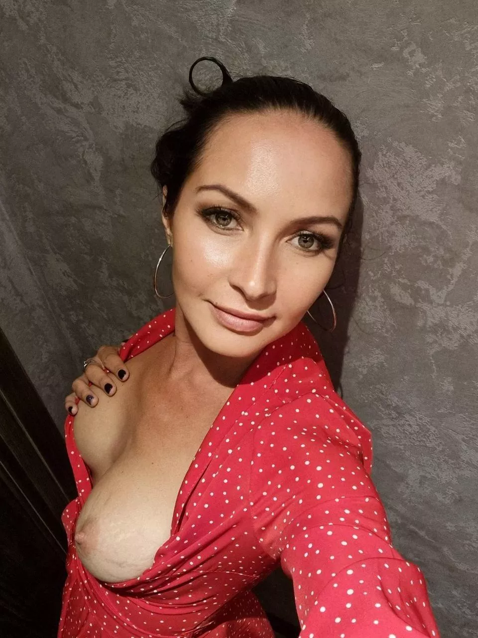 Slutwife is in a good mood today ;)[image] posted by International-Mess27