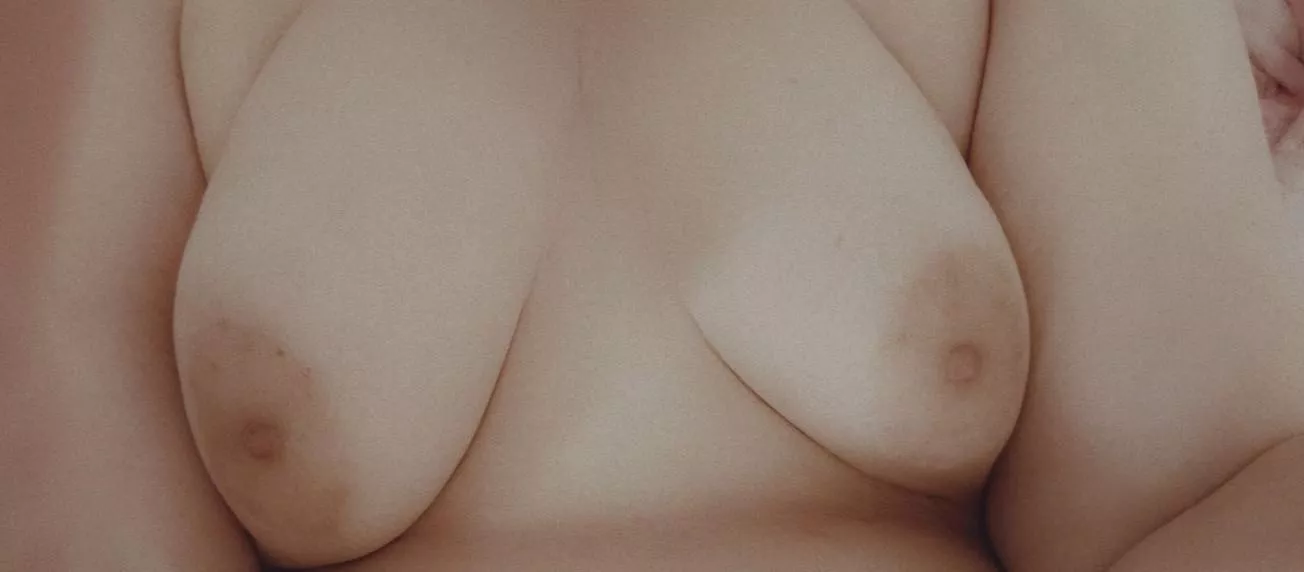 small boobies 🍒 posted by naughtychubby