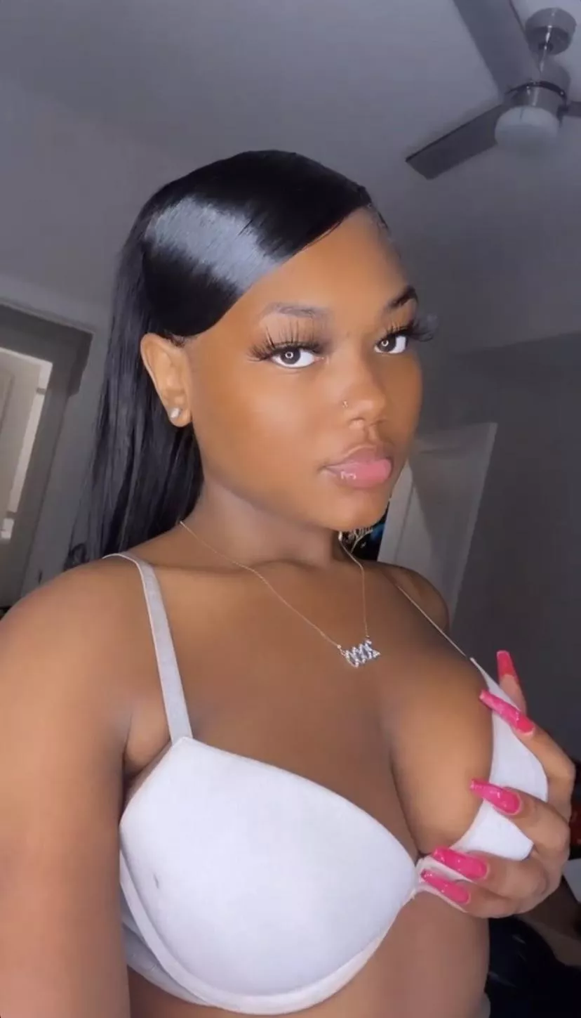 small but they still need sucked🤷🏽‍♀️💦 [oc] posted by lyssapretty86