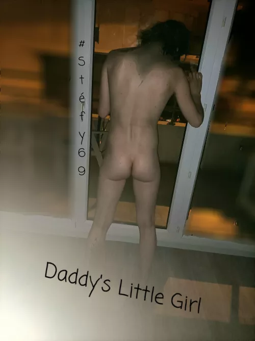 Small exhibition for the neighbors... // Petite exhibition pour les voisins... // Daddy's Little Girl (F)rench_Girl_29_years_old by Stefy2808