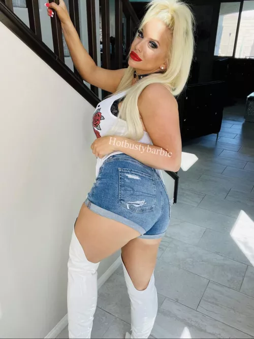 Smash or pass ? by Hotbustybarbiex