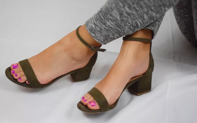 Smell my pink toes them cum on them 💦💕 by Icanfeetitkumming