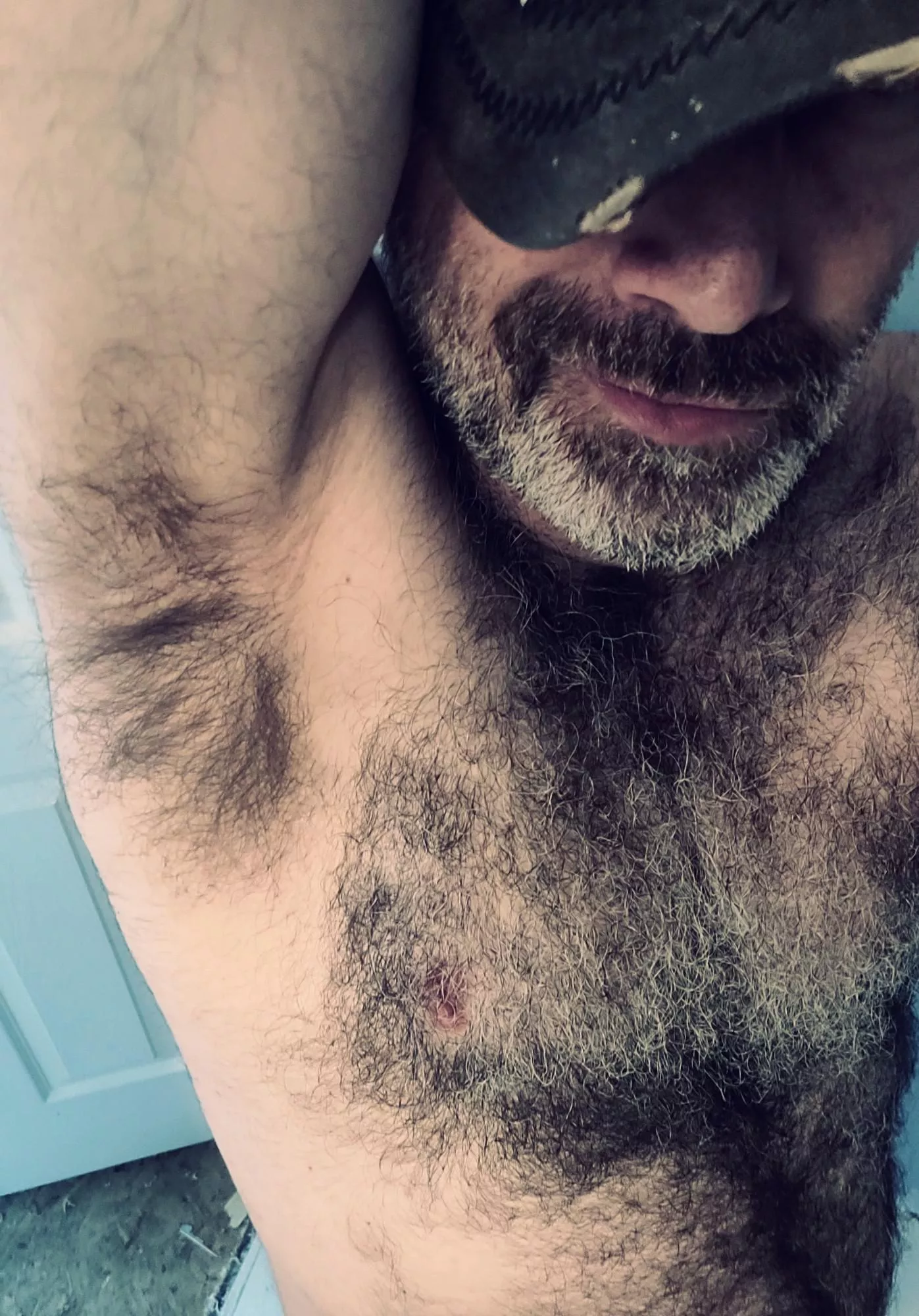 smells like a long day of work. lemme hold your face in there 😎 posted by Regdude1072