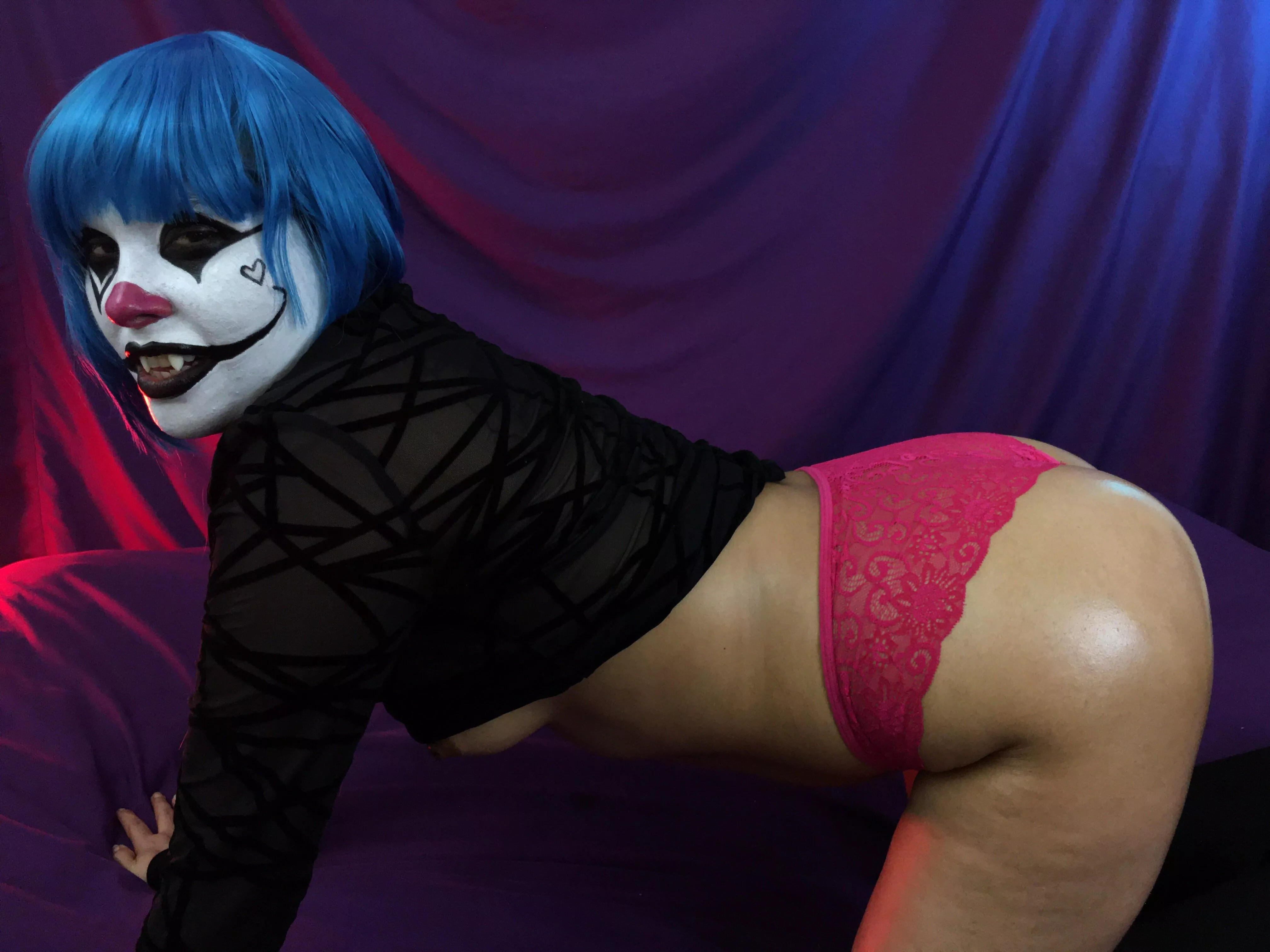 Smiley cakes as Smiley Cakes, Vampire Clown posted by Smiley-Kakez