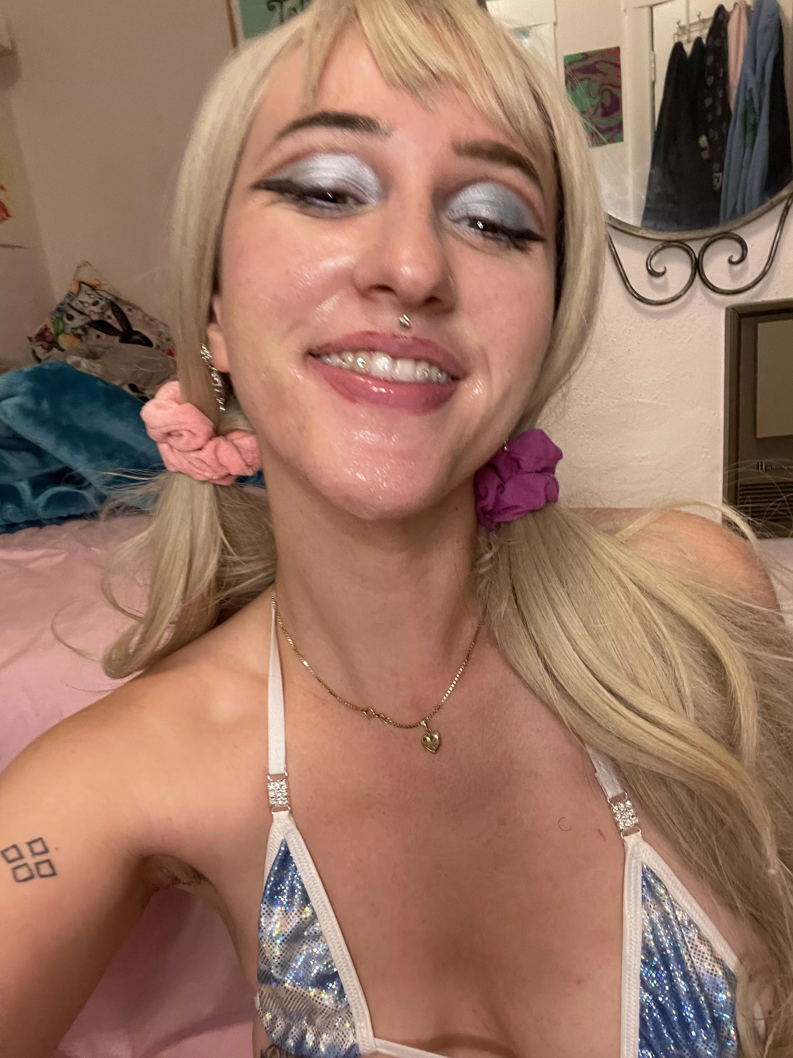 smiling thru the cum posted by 77percentangel