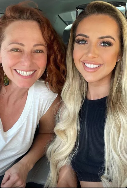 Smiling while looking at dick by hokimi