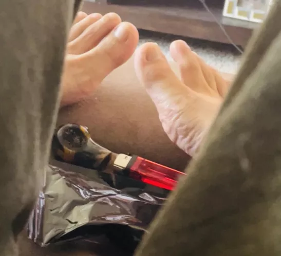 Smoke between my toes by Harrypotskins1