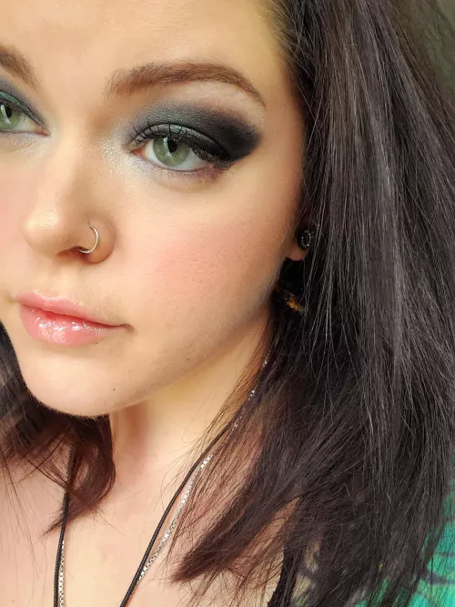 smokey by Im-on-glue