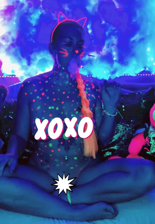 smokin hot in uv by KittyUV