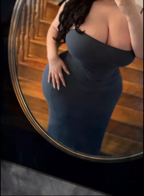 Smoking curvy by Scientifi_thickie