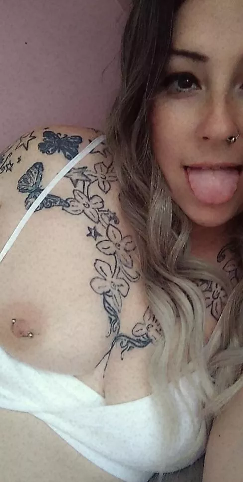 Smol titties jiggle too posted by MistyPlay