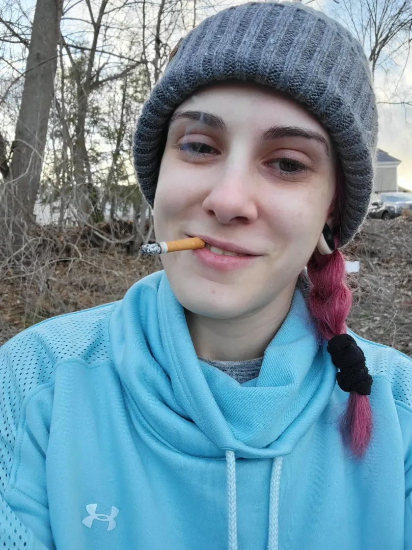smoooooke break 😁 posted by Kinkylittlehippy