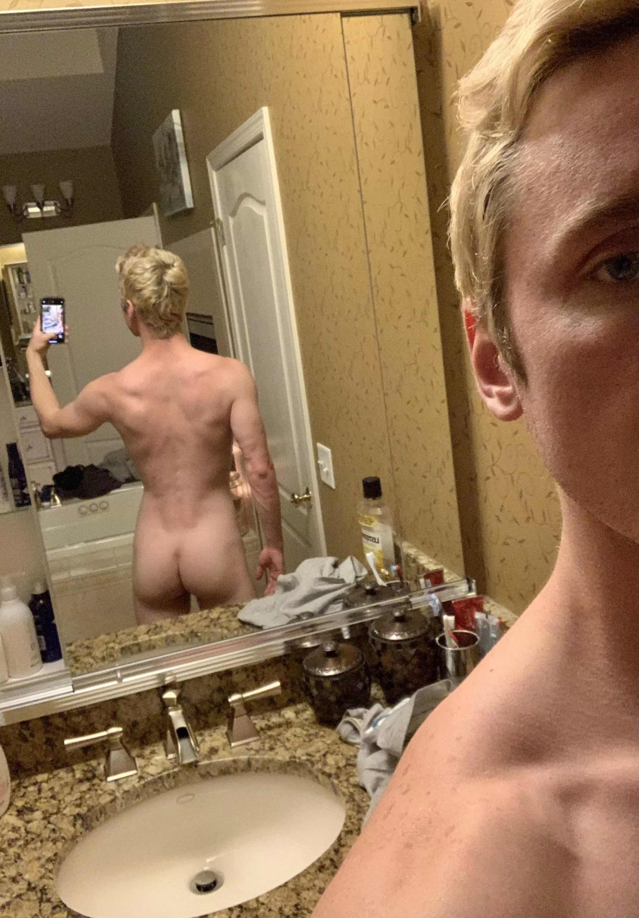 Smooth and blonde 👱🏻‍♂️ posted by Sexploring_333