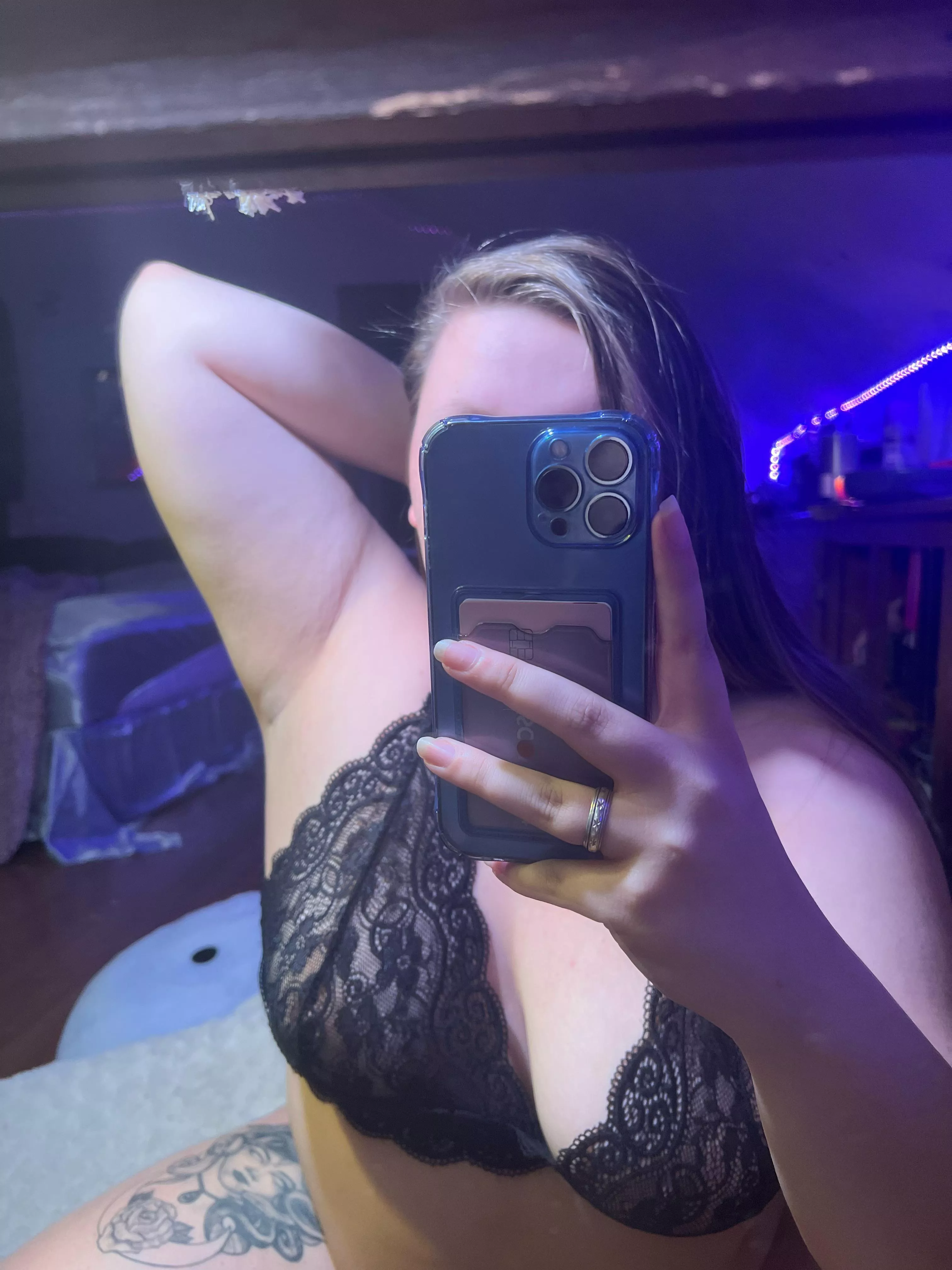 smooth and salty pits for everyone posted by alicesonlyfanz