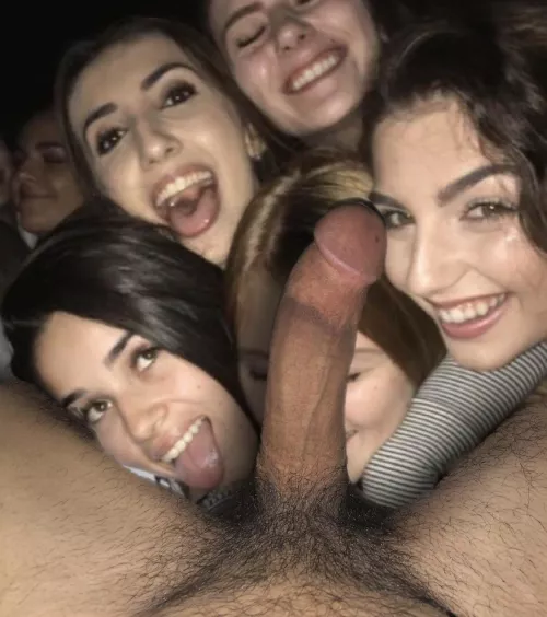 Snowin all around me by Luvbigbootyyy