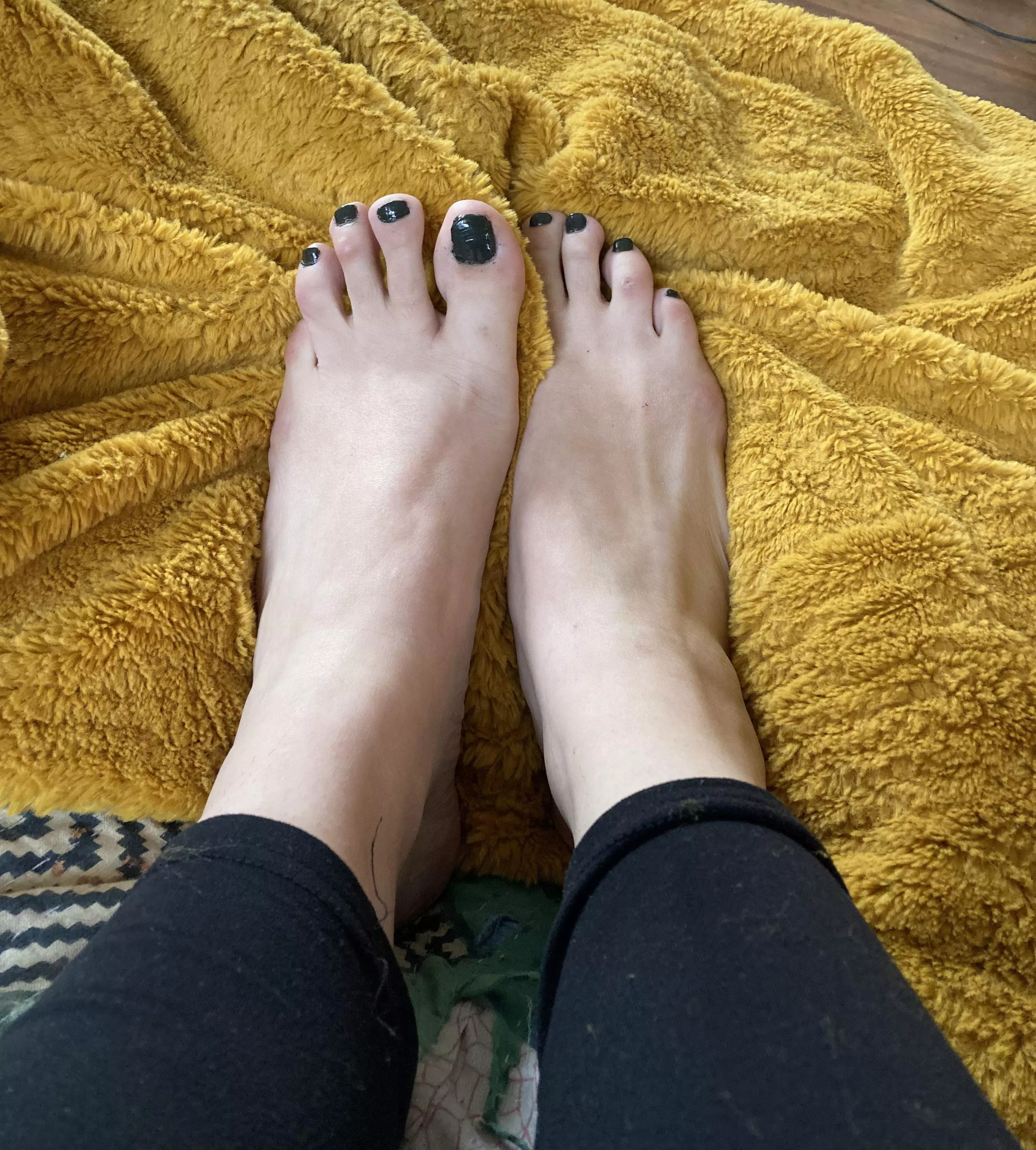 Snuggly toes posted by ShimmeringScales